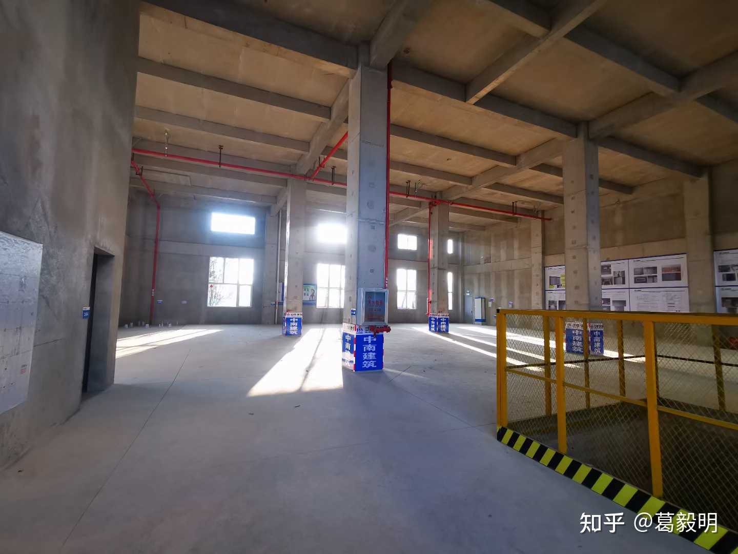 中南高科廣東肇慶端州標(biāo)準(zhǔn)廠房出售，另有工業(yè)用地可定制廠房，可承接新材料、涂料、機(jī)械加工、裝備制造等行業(yè)。