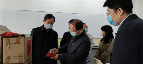 山西省臨汾市副市長喬飛鴻一行蒞臨臨汾一中調(diào)研指導(dǎo)疫情防控工作并慰問高三教師